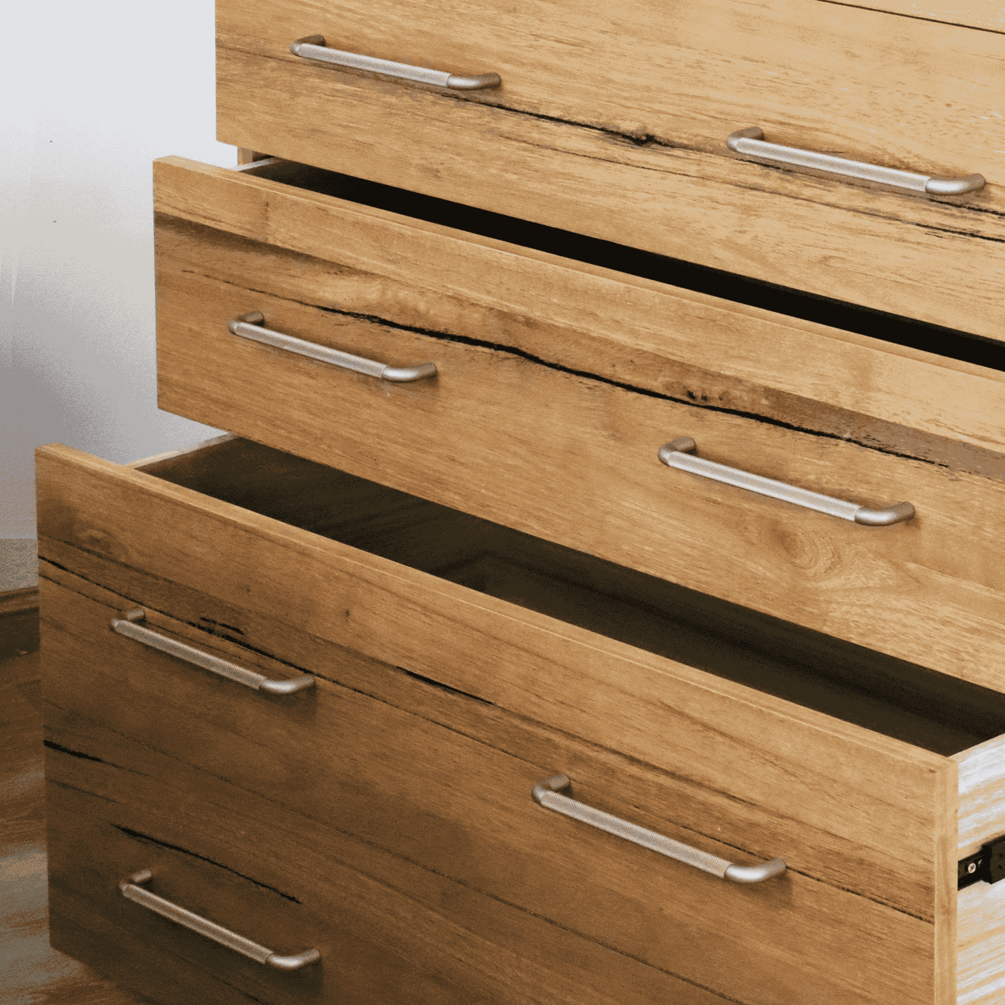 Detail image of the San Remo Tallboy from Forty Winks
